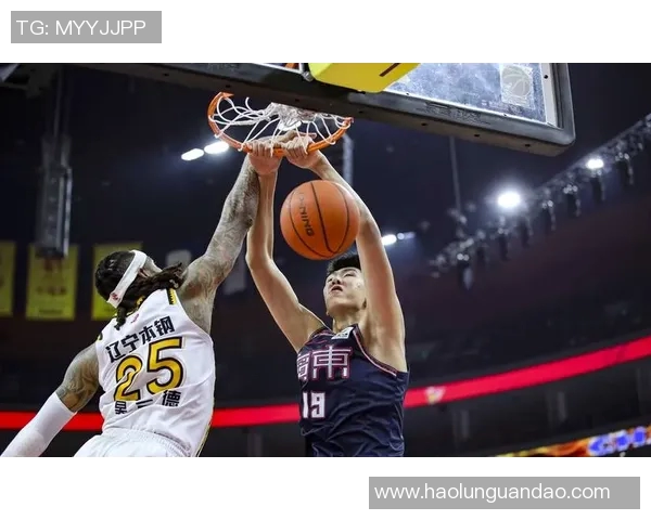 热身赛精彩对决国王队与热火队激战正酣展现篮球魅力与团队合作精神